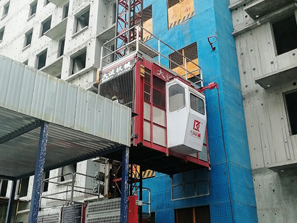 山西三建使用大誠機械施工升降機、物料提升機案例